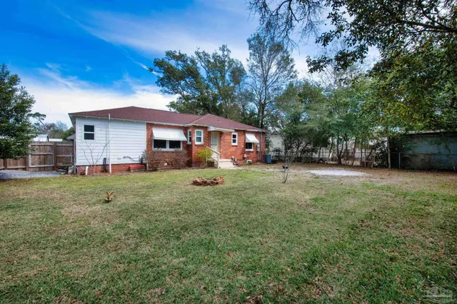 $1,950 | 303 Southeast Gilliland Road, Pensacola, FL 32507