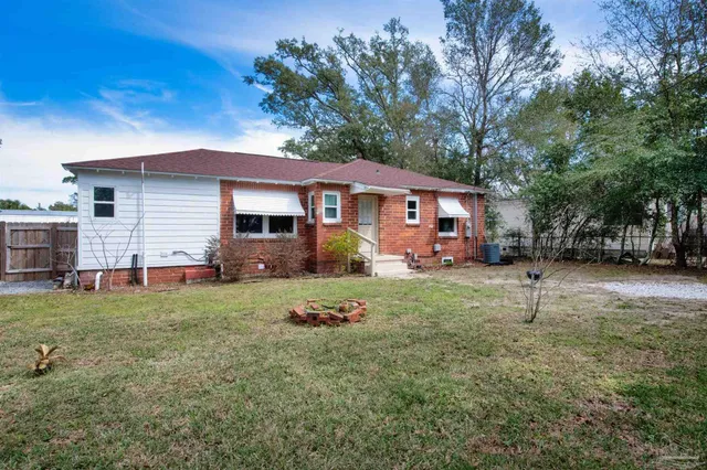 $1,950 | 303 Southeast Gilliland Road, Pensacola, FL 32507