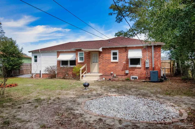 $1,950 | 303 Southeast Gilliland Road, Pensacola, FL 32507
