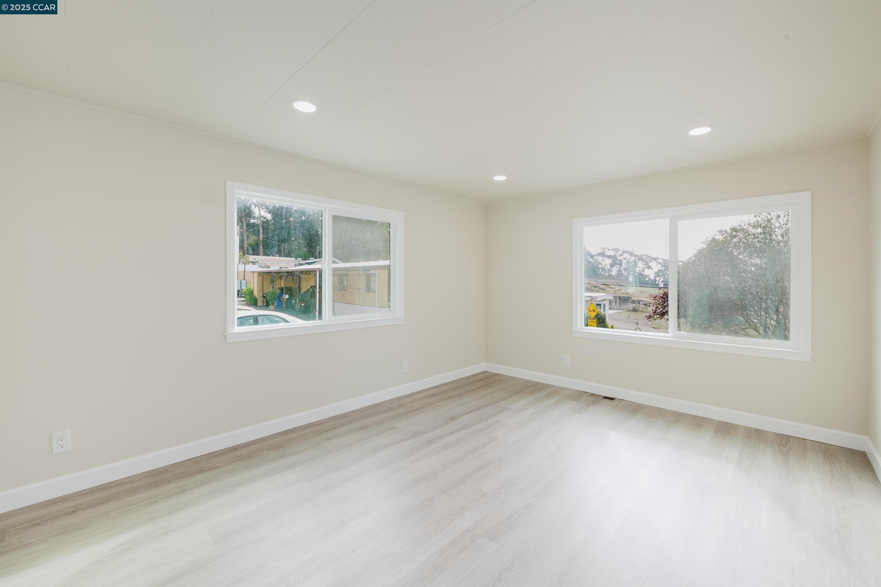 2990 San Pablo Dam Road, Unit 2 San Pablo, CA 94803 - Photo 36 of 41 an empty room with windows