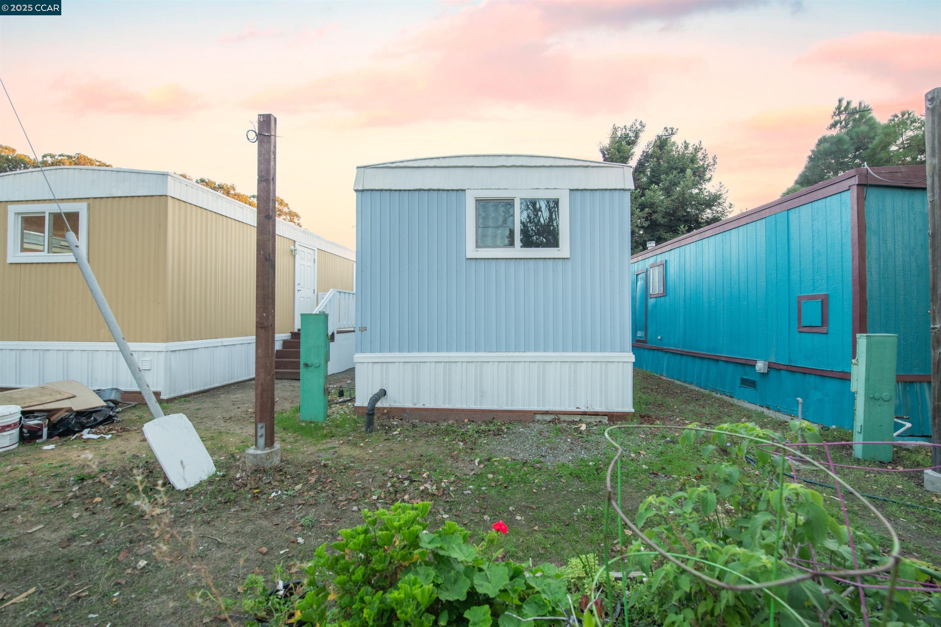 2990 San Pablo Dam Road, Unit 2 San Pablo, CA 94803 - Photo 5 of 41 a view of a backyard with potted plants