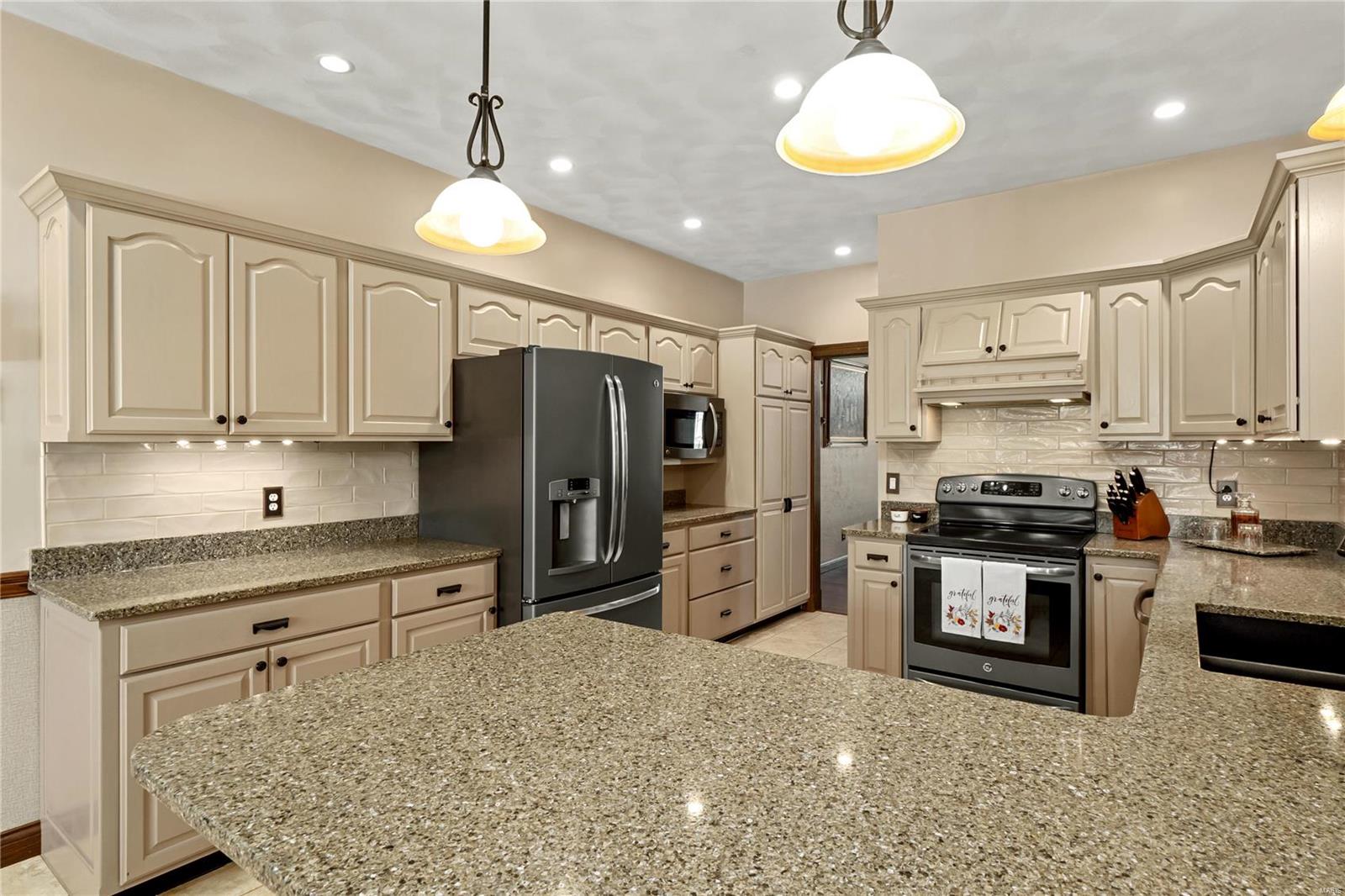 12931 Rose Road Trenton, IL 62293 - Photo 14 of 50