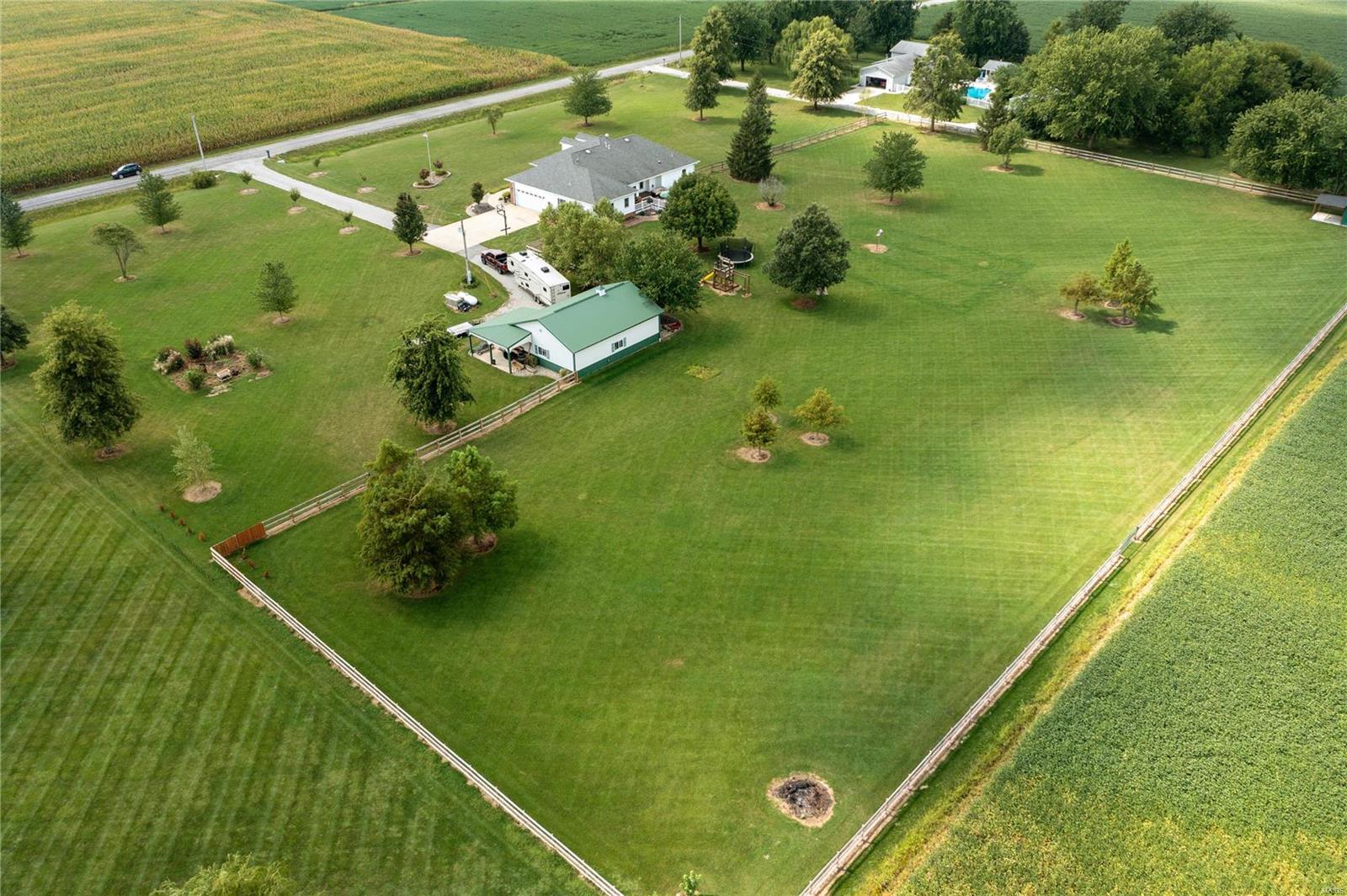 12931 Rose Road Trenton, IL 62293 - Photo 2 of 50
