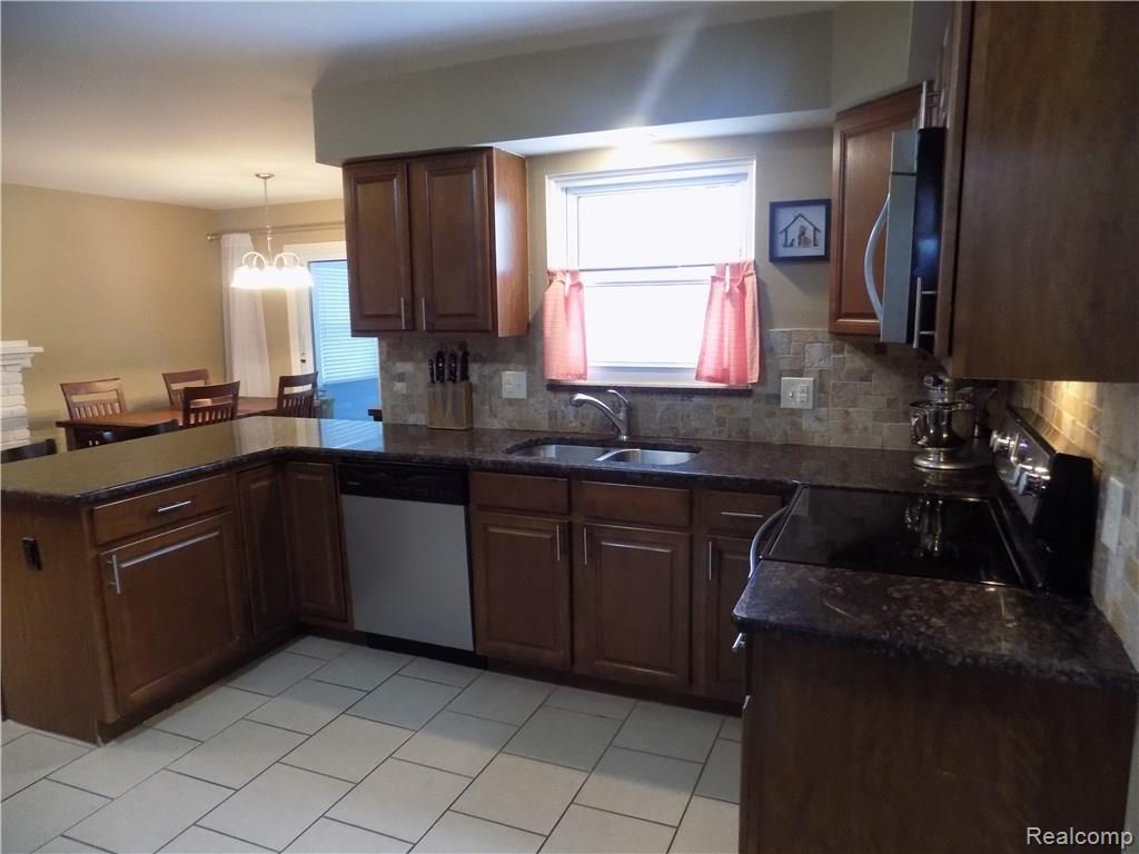 32463 Woody Road Fraser, MI 48026 - Photo 29 of 61 DSCN6914.JPG