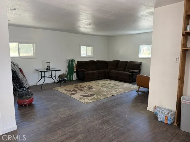 24 North 35 Road Paskenta, CA 96074 - Photo 11 of 41 Livingroom/ common area