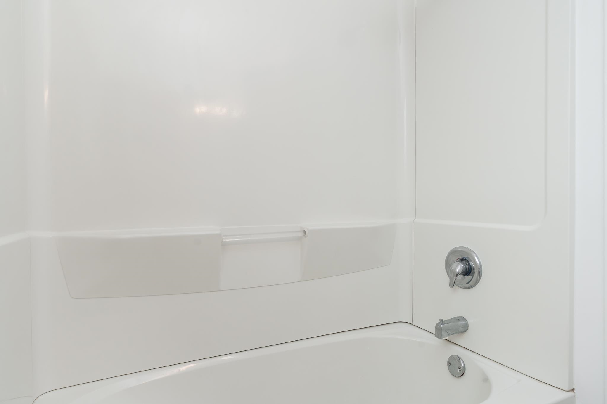 338 Northway Park Road, Unit 6 Machesney Park, IL 61115 - Photo 30 of 38 a close up of a bathtub