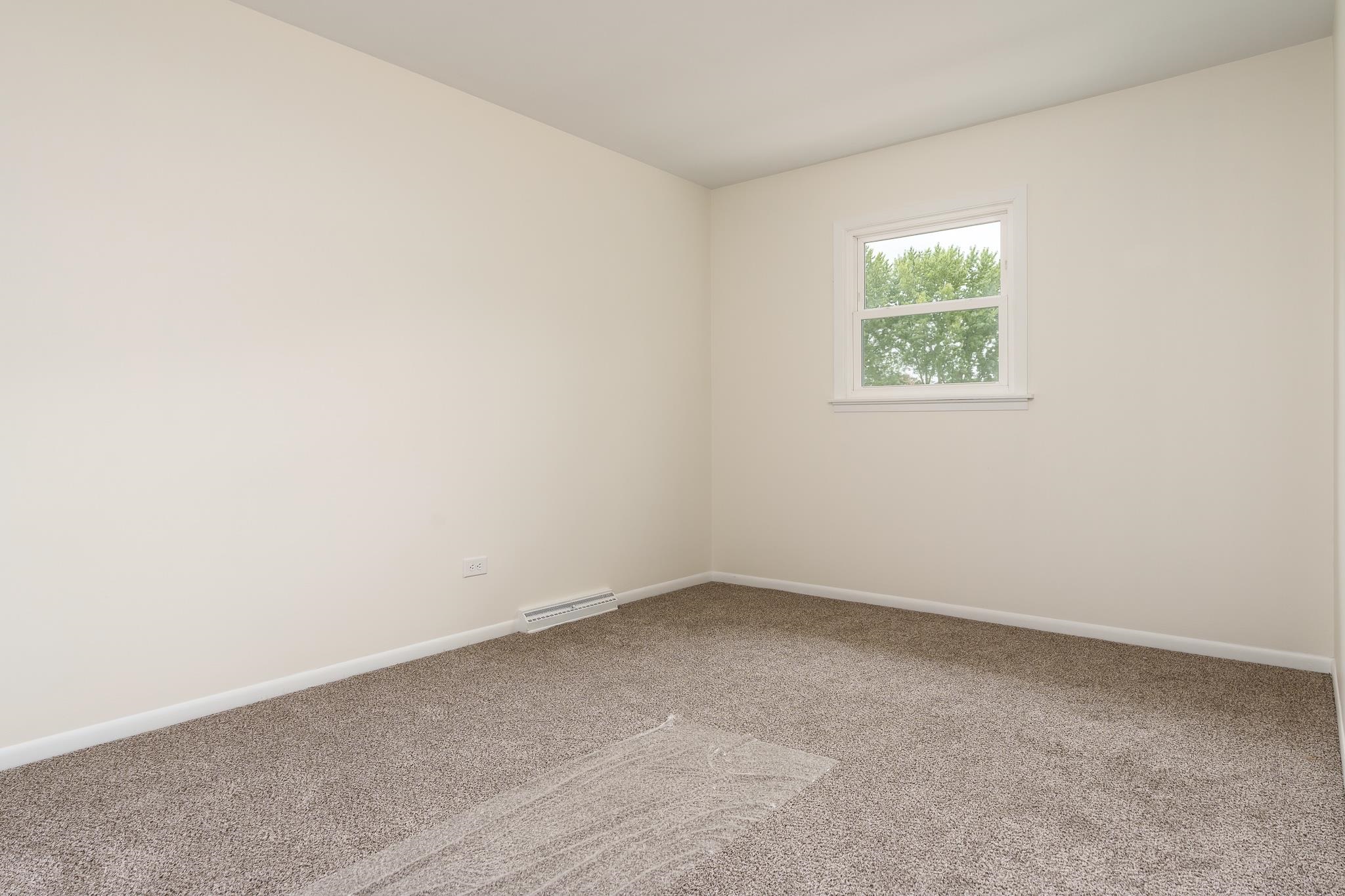 338 Northway Park Road, Unit 6 Machesney Park, IL 61115 - Photo 31 of 38 an empty room with a window