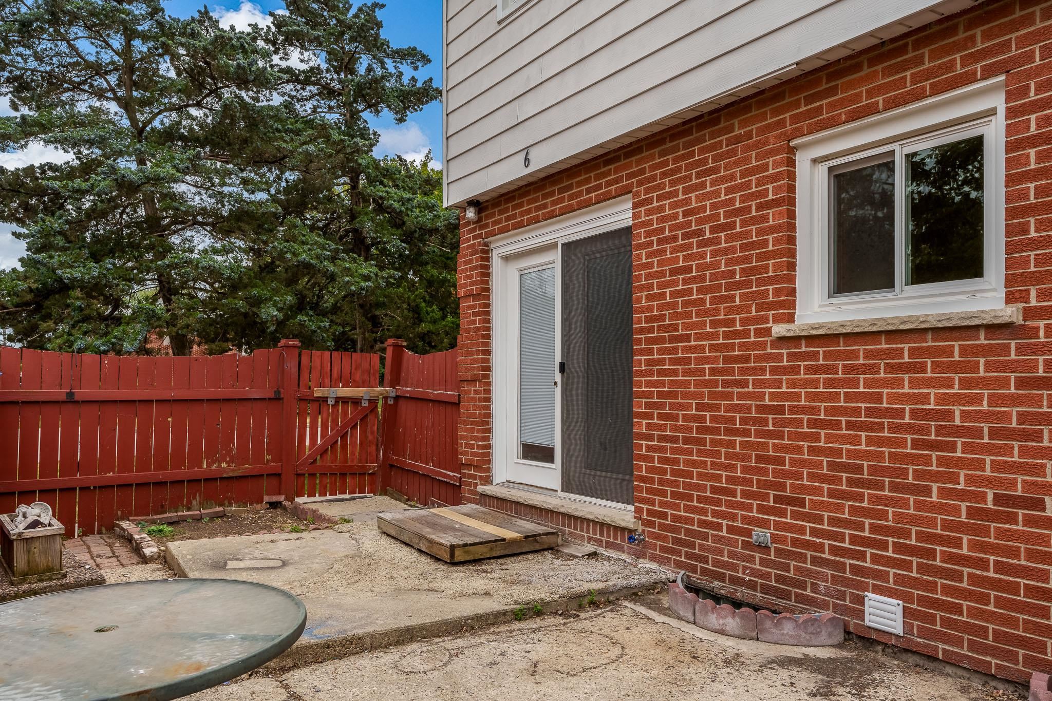 338 Northway Park Road, Unit 6 Machesney Park, IL 61115 - Photo 9 of 38 a backyard of a house with seating space