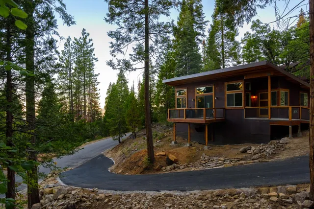 $1,248,000 | 7436 Yosemite Park Way, Yosemite National Park, CA 95389