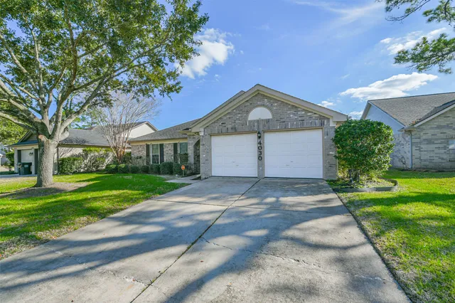 $2,350 | 4030 Bentley Drive, Pearland, TX 77584