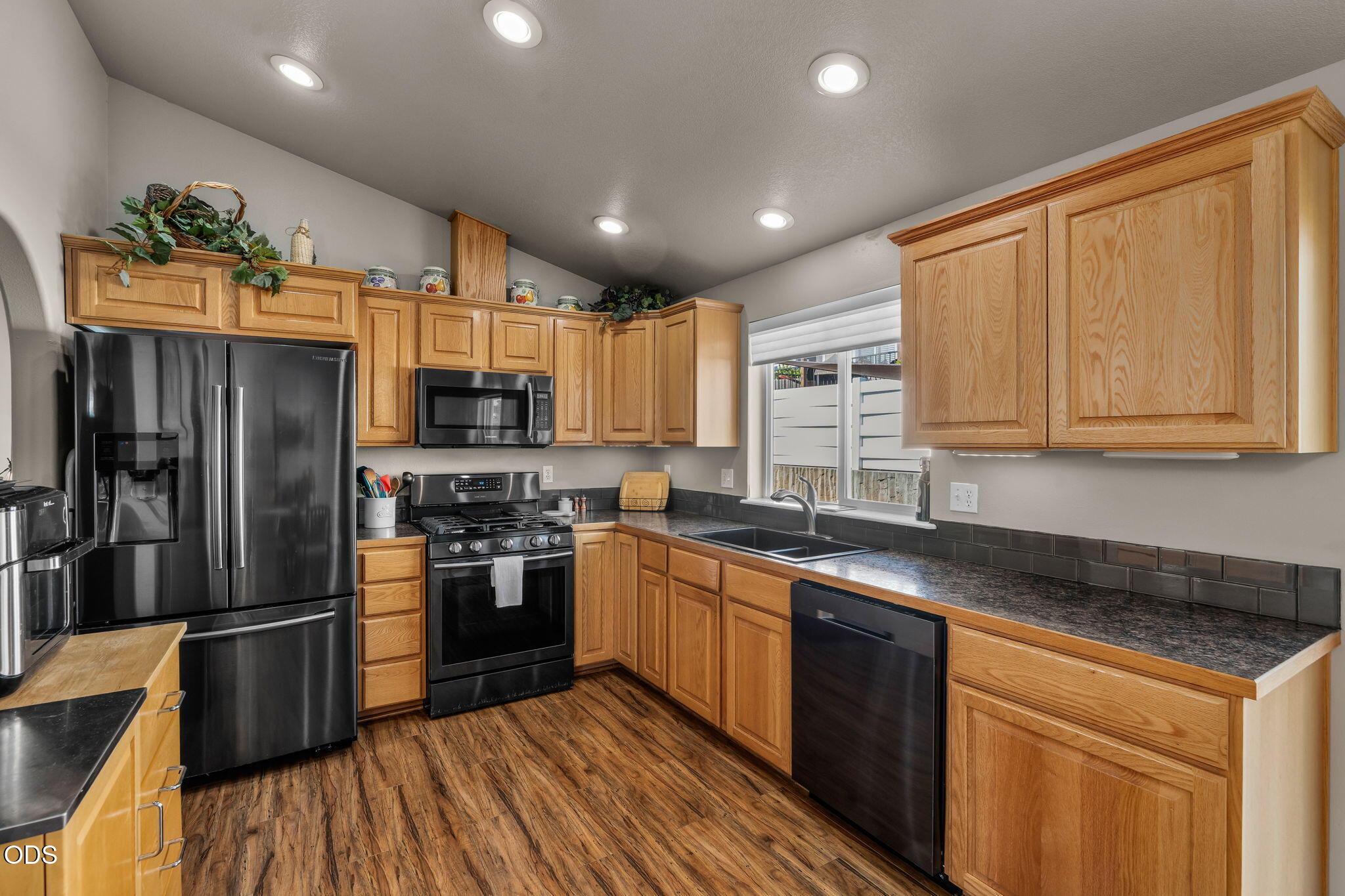 3633 Southwest 29th Street Redmond, OR 97756 - Photo 19 of 36
