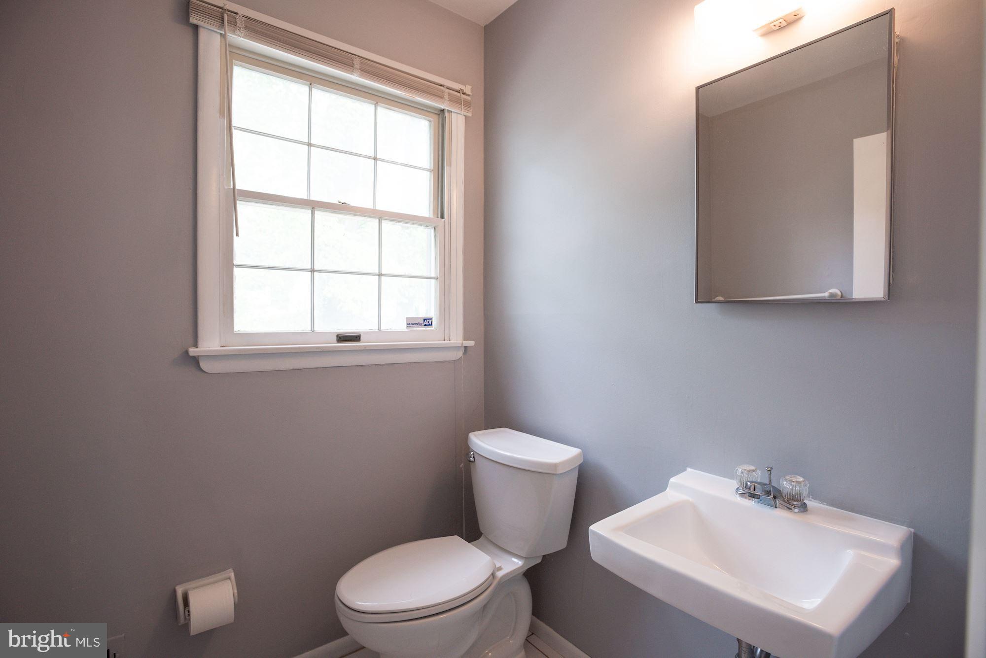 1319 Gatefield Road Baltimore, MD 21228 - Photo 12 of 34 Powder Room