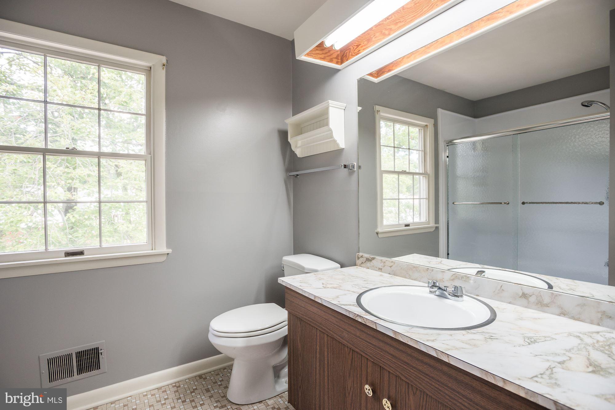 1319 Gatefield Road Baltimore, MD 21228 - Photo 15 of 34 Full Bath