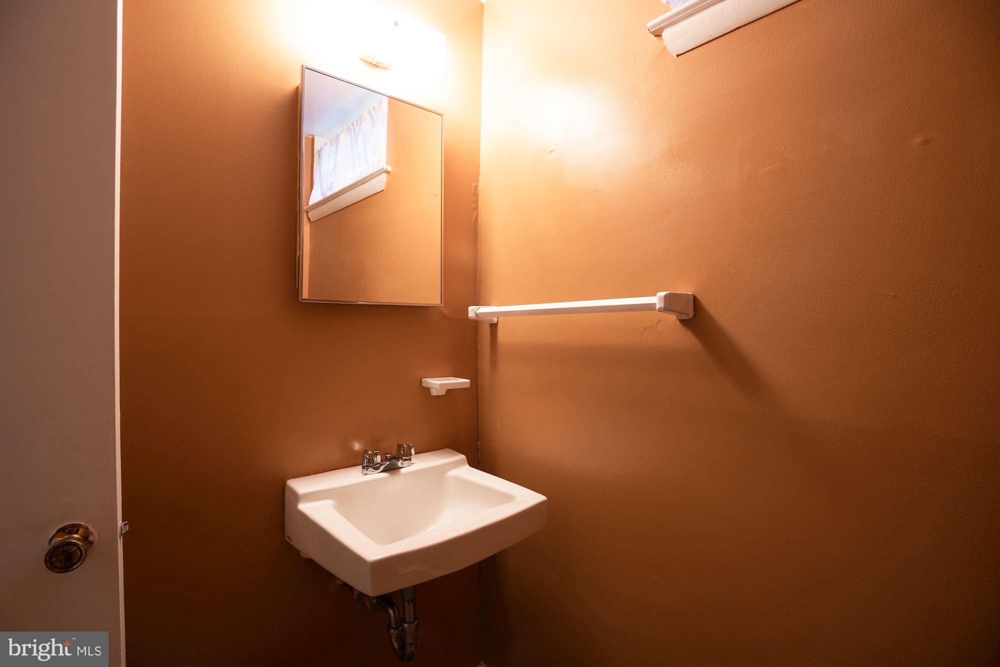 1319 Gatefield Road Baltimore, MD 21228 - Photo 26 of 34 Powder Room