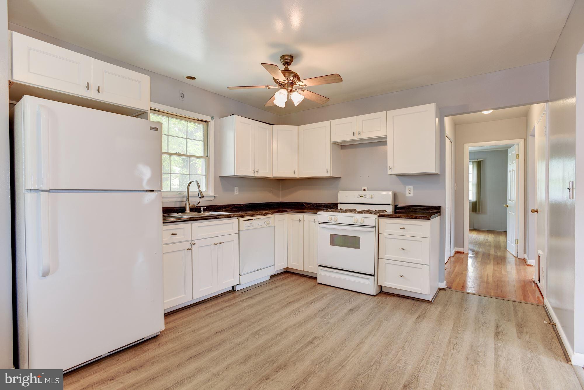 1319 Gatefield Road Baltimore, MD 21228 - Photo 4 of 34 Kitchen