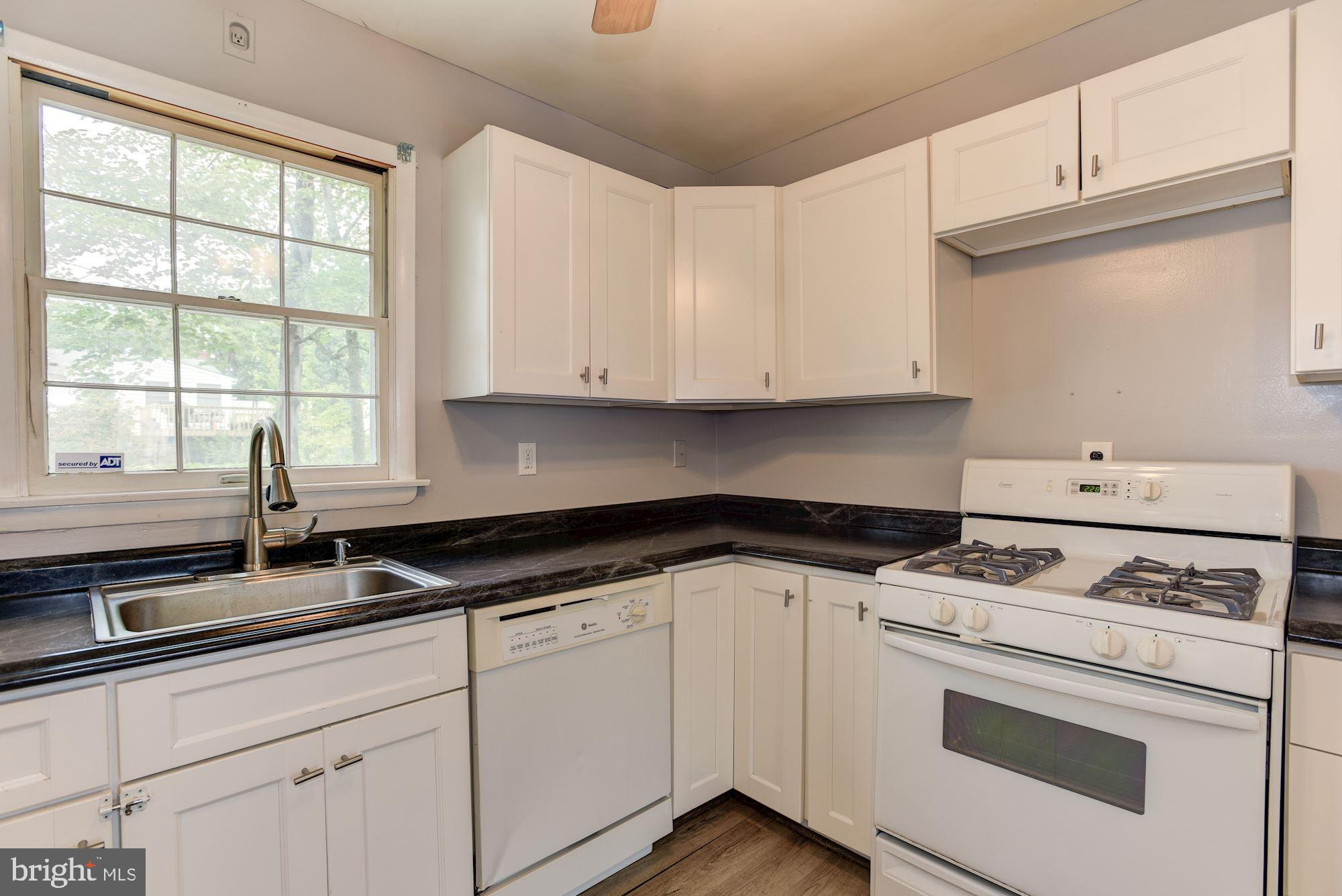 1319 Gatefield Road Baltimore, MD 21228 - Photo 5 of 34 Kitchen