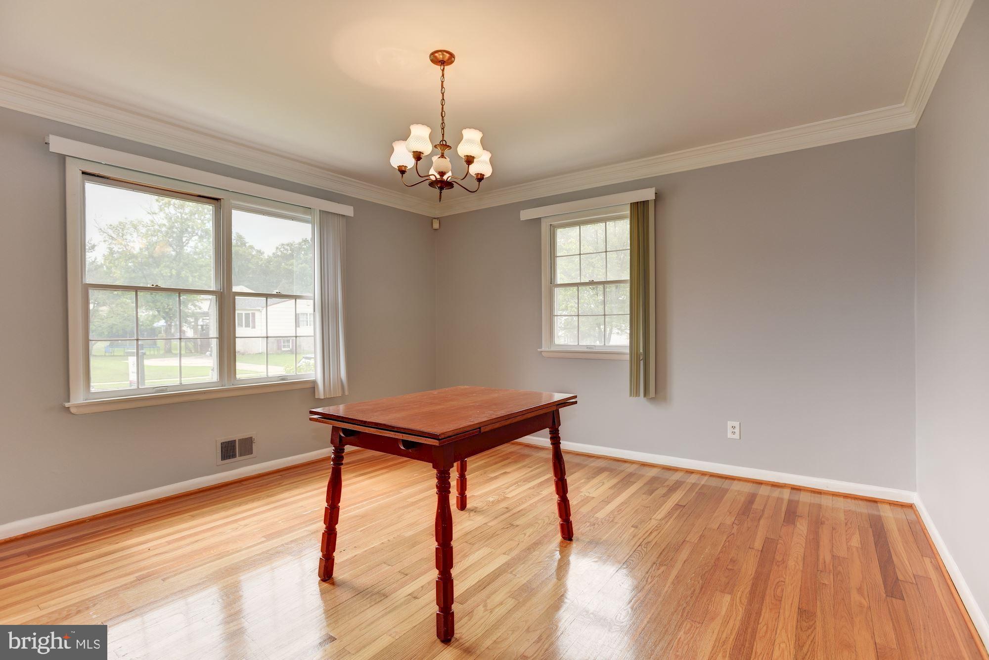 1319 Gatefield Road Baltimore, MD 21228 - Photo 8 of 34 Dining Room