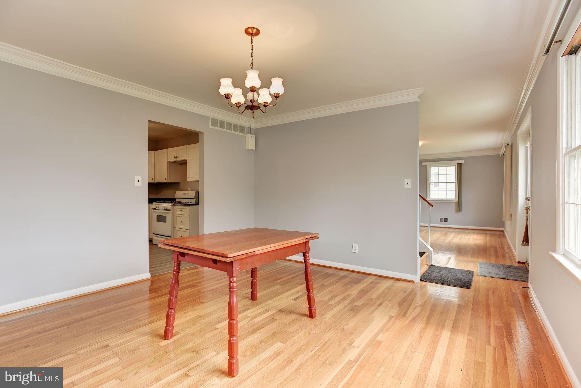 1319 Gatefield Road Baltimore, MD 21228 - Photo 9 of 34 Dining Room