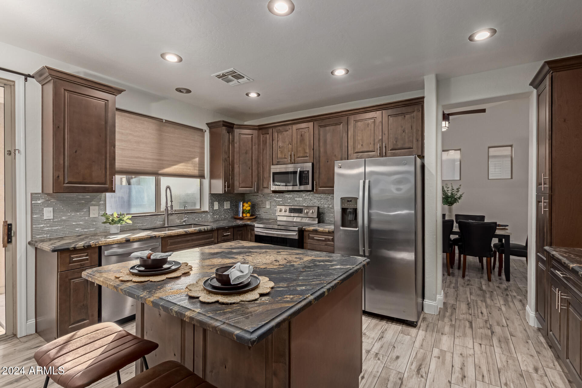 563 East Krista Way Tempe, AZ 85284 - Photo 18 of 50 Kitchen