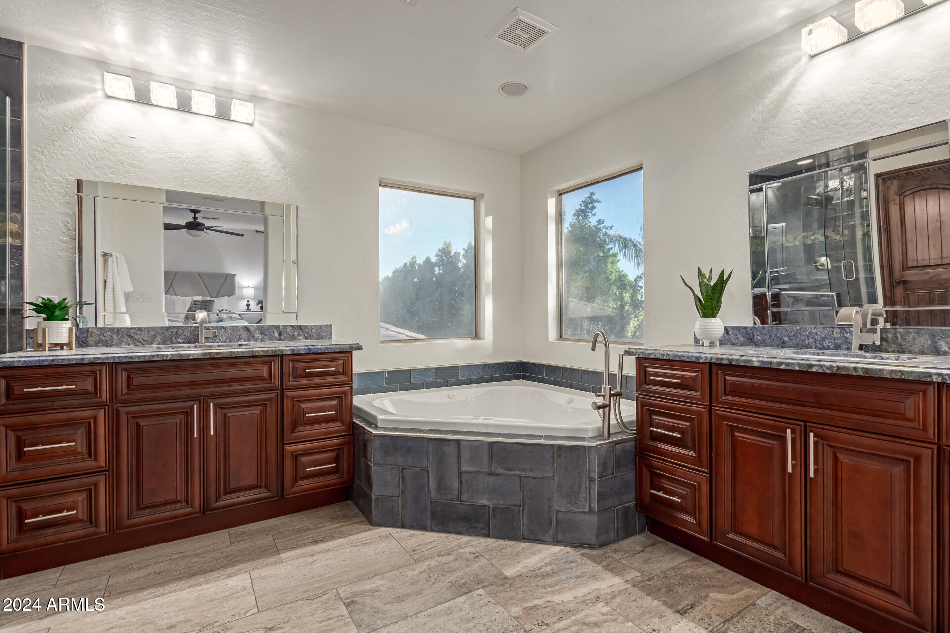 563 East Krista Way Tempe, AZ 85284 - Photo 26 of 50 Soaking Tub