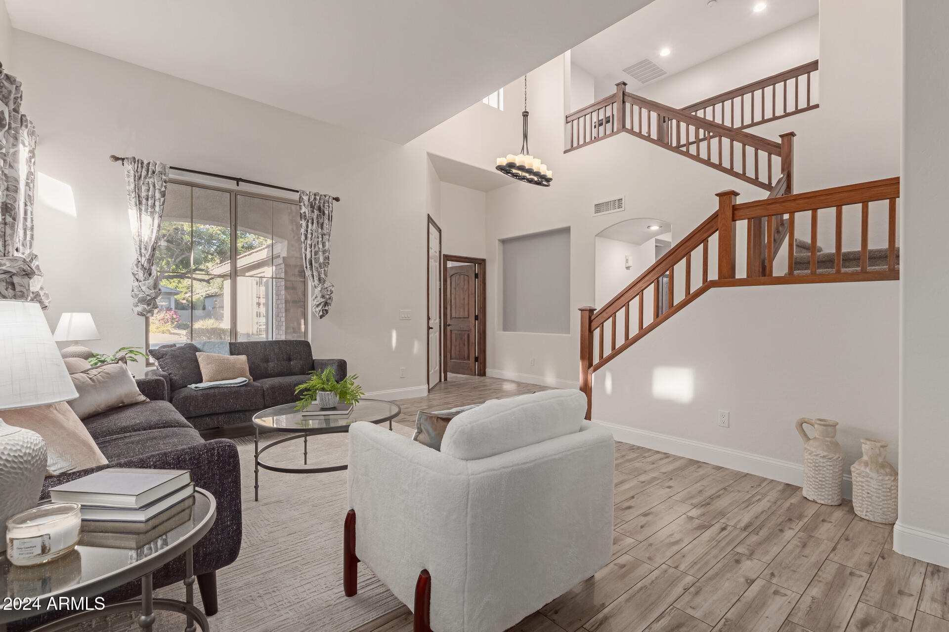 563 East Krista Way Tempe, AZ 85284 - Photo 3 of 50 Grand Entry