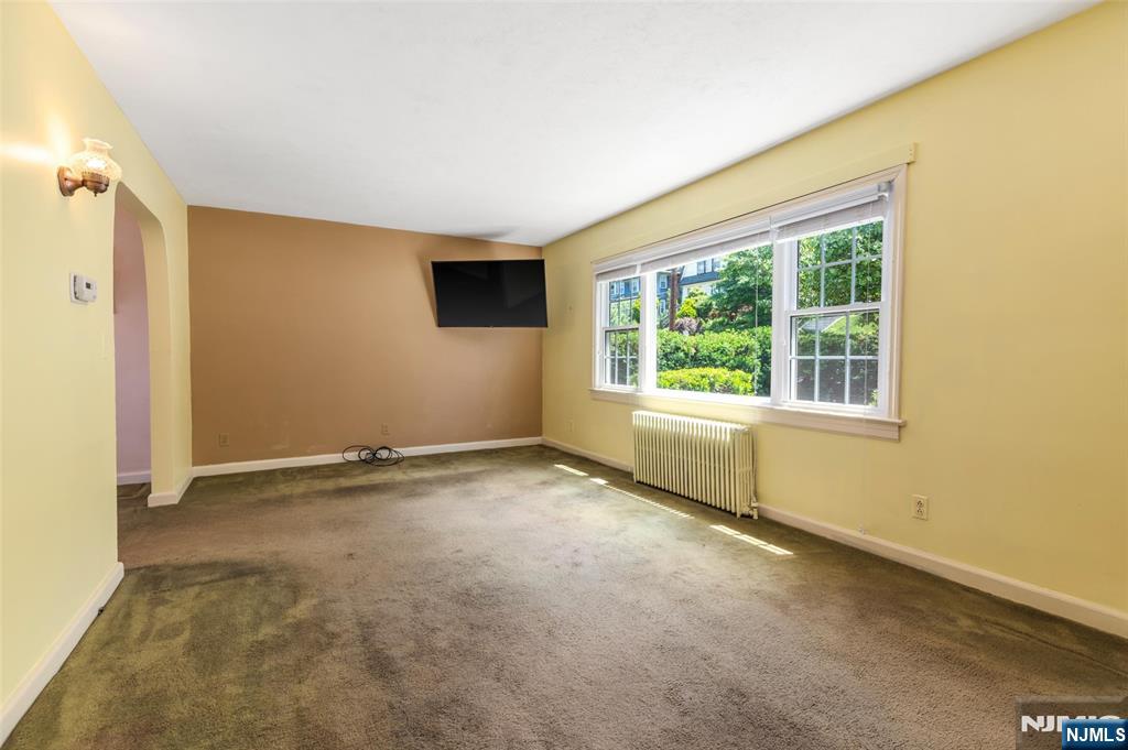 234 Ridgefield Avenue Bogota, NJ 07603 - Photo 3 of 27