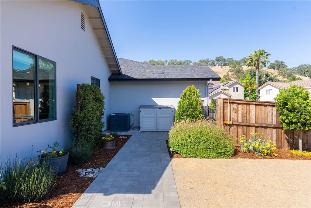 8550 El Corte Road Atascadero, CA 93422 - Photo 45 of 72 a front view of a house with garden