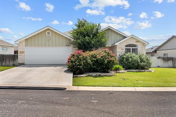 $450,000 | 732 Northern Red Oak Lane, Fredericksburg, TX 78624