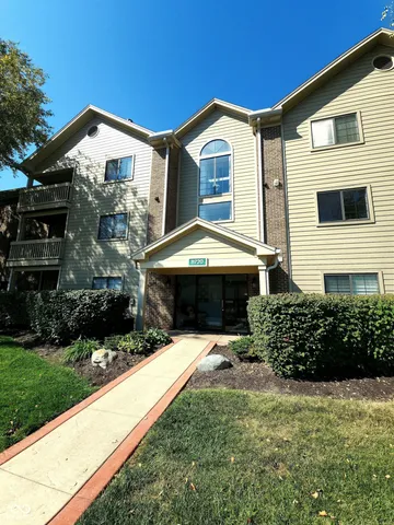$179,900 | 8720 Yardley Court, Unit 205, Indianapolis, IN 46268