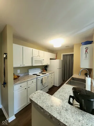 $179,900 | 8720 Yardley Court, Unit 205, Indianapolis, IN 46268