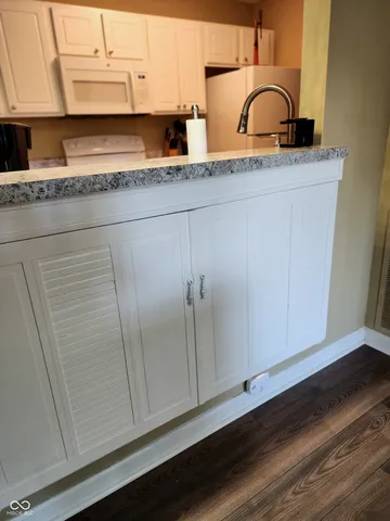 $179,900 | 8720 Yardley Court, Unit 205, Indianapolis, IN 46268