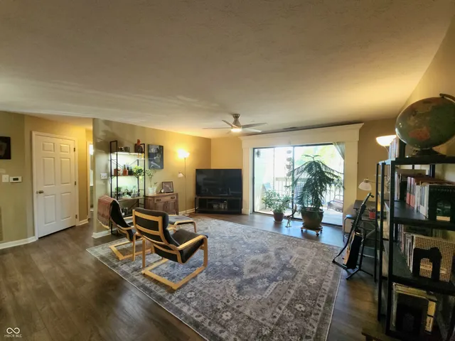 $179,900 | 8720 Yardley Court, Unit 205, Indianapolis, IN 46268