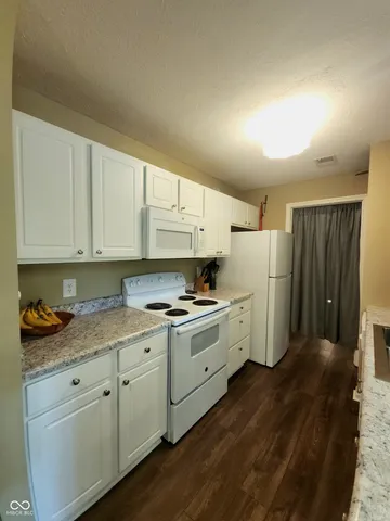 $179,900 | 8720 Yardley Court, Unit 205, Indianapolis, IN 46268