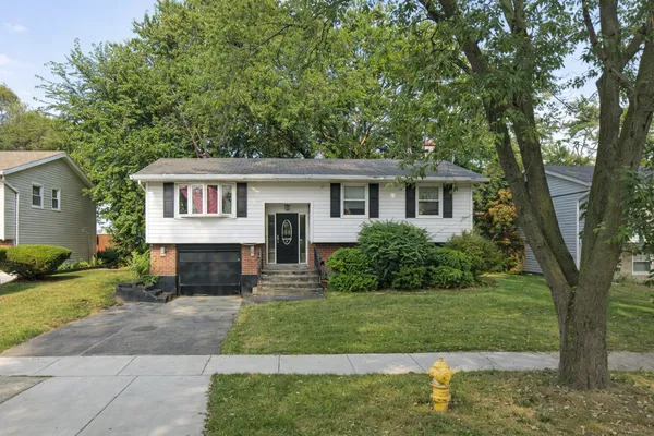 $129,000 | 17101 Locust Drive, Hazel Crest, IL 60429