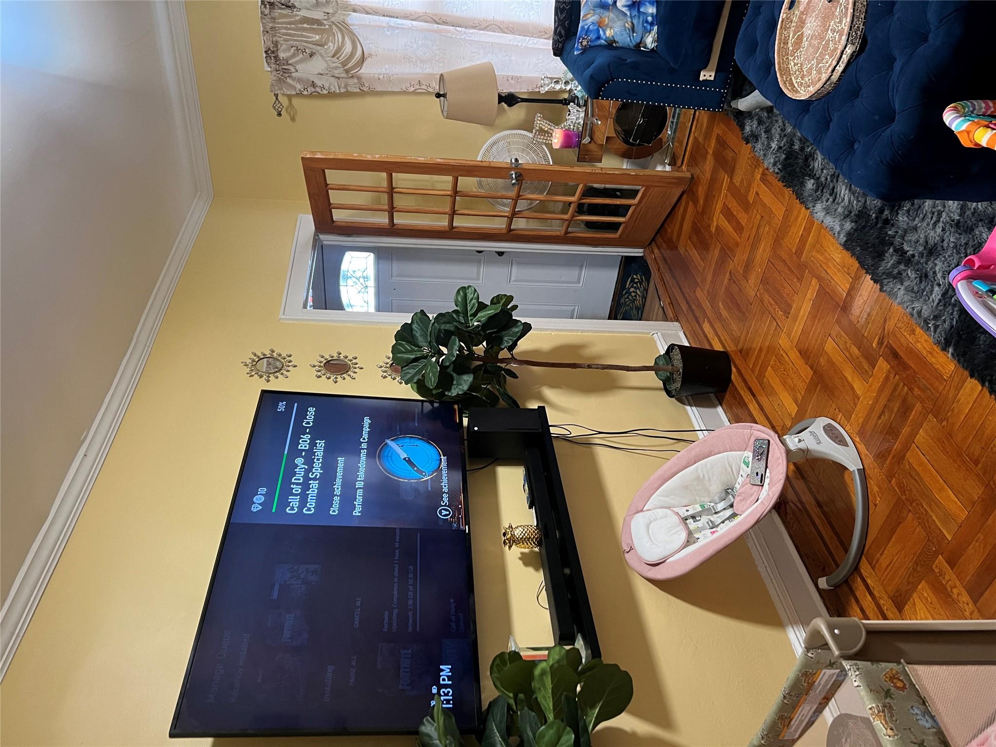 4026 Paulding Avenue Bronx, NY 10466 - Photo 7 of 13 a living room with furniture