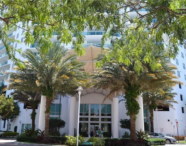 $3,300 | 7900 Harbor Island Drive, Unit 1216, North Bay Village, FL 33141