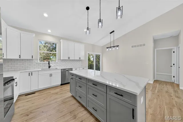 $574,900 | 108 Hickory Heits Court, Moscow Mills, MO 63362