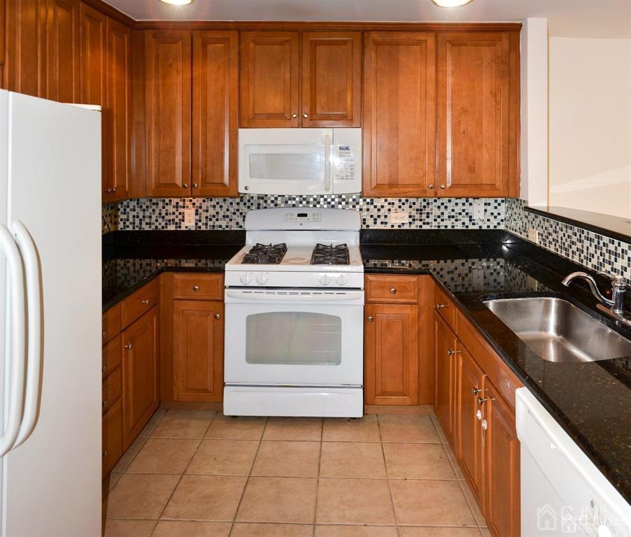 368 Rector Street, Unit 212 Perth Amboy, NJ 08861 - Photo 5 of 30 Gallery Image 5