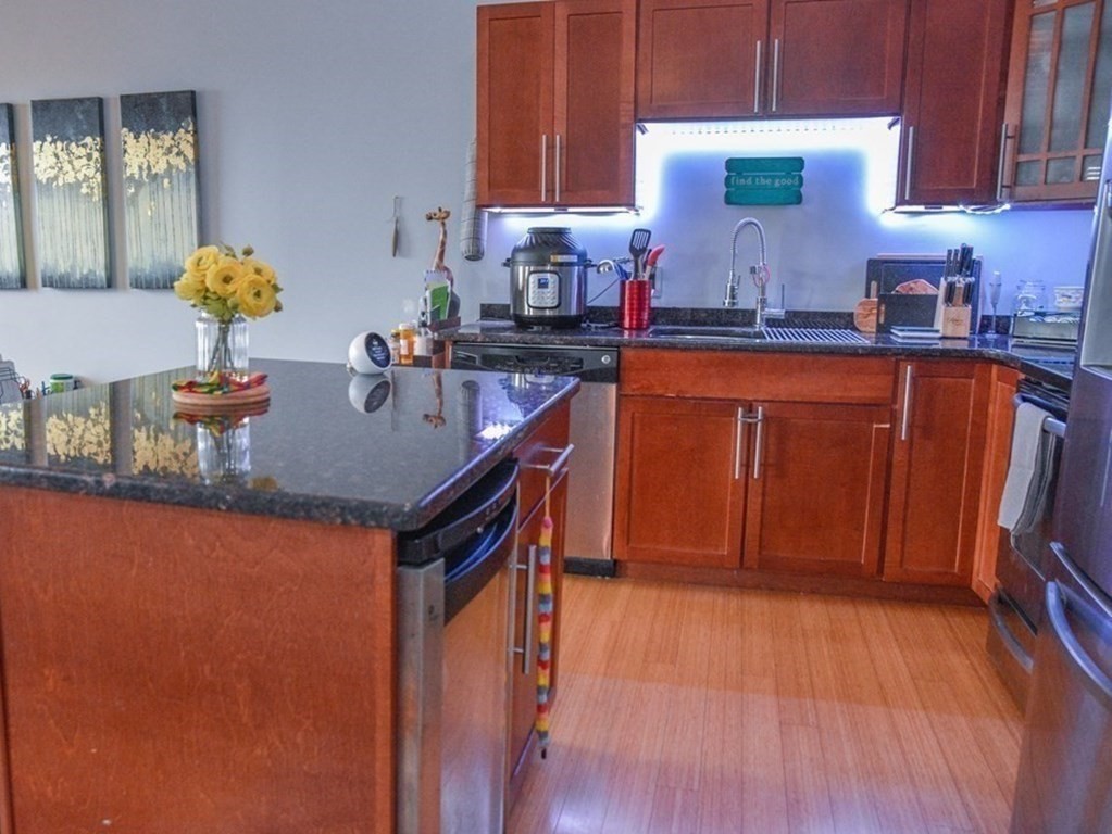 1511 Main Street, Unit CPH7 Worcester, MA 01603 - Photo 15 of 35