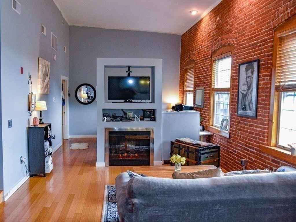 1511 Main Street, Unit CPH7 Worcester, MA 01603 - Photo 4 of 35