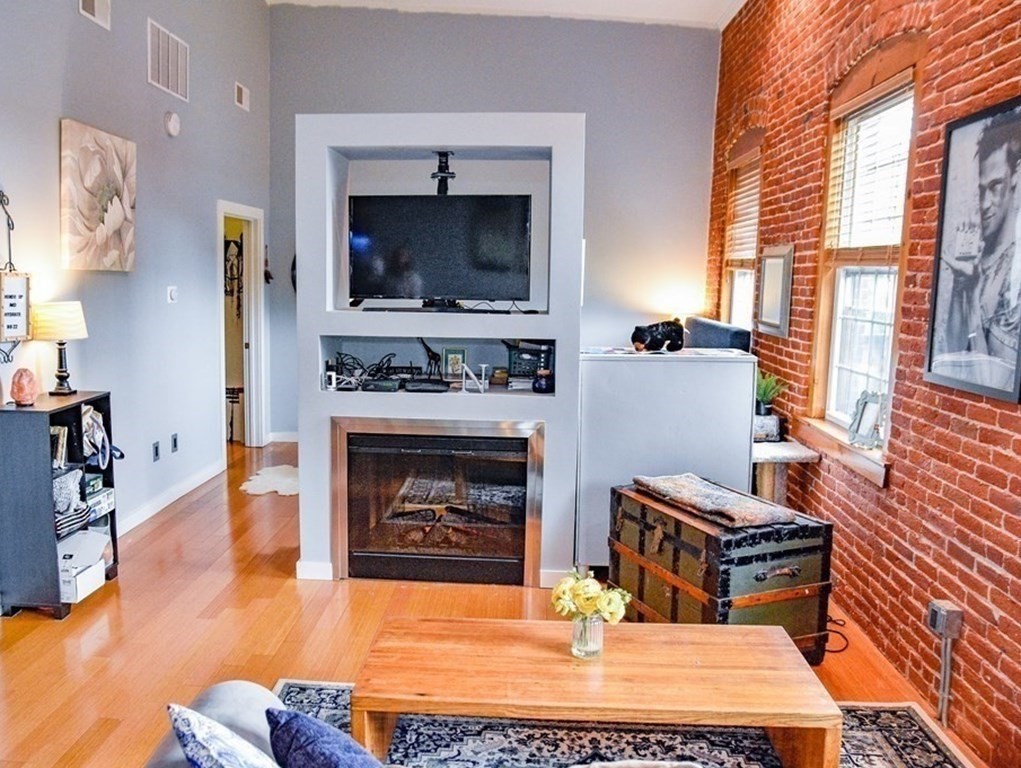 1511 Main Street, Unit CPH7 Worcester, MA 01603 - Photo 5 of 35