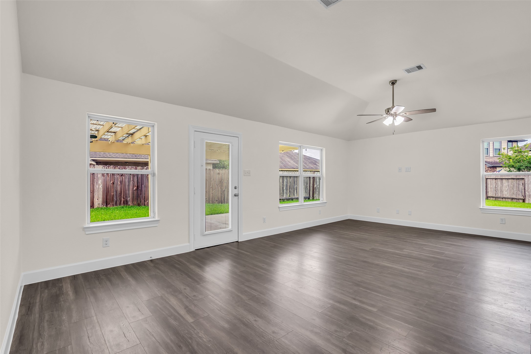 11919 Prosperity Point Drive Houston, TX 77048 - Photo 12 of 25