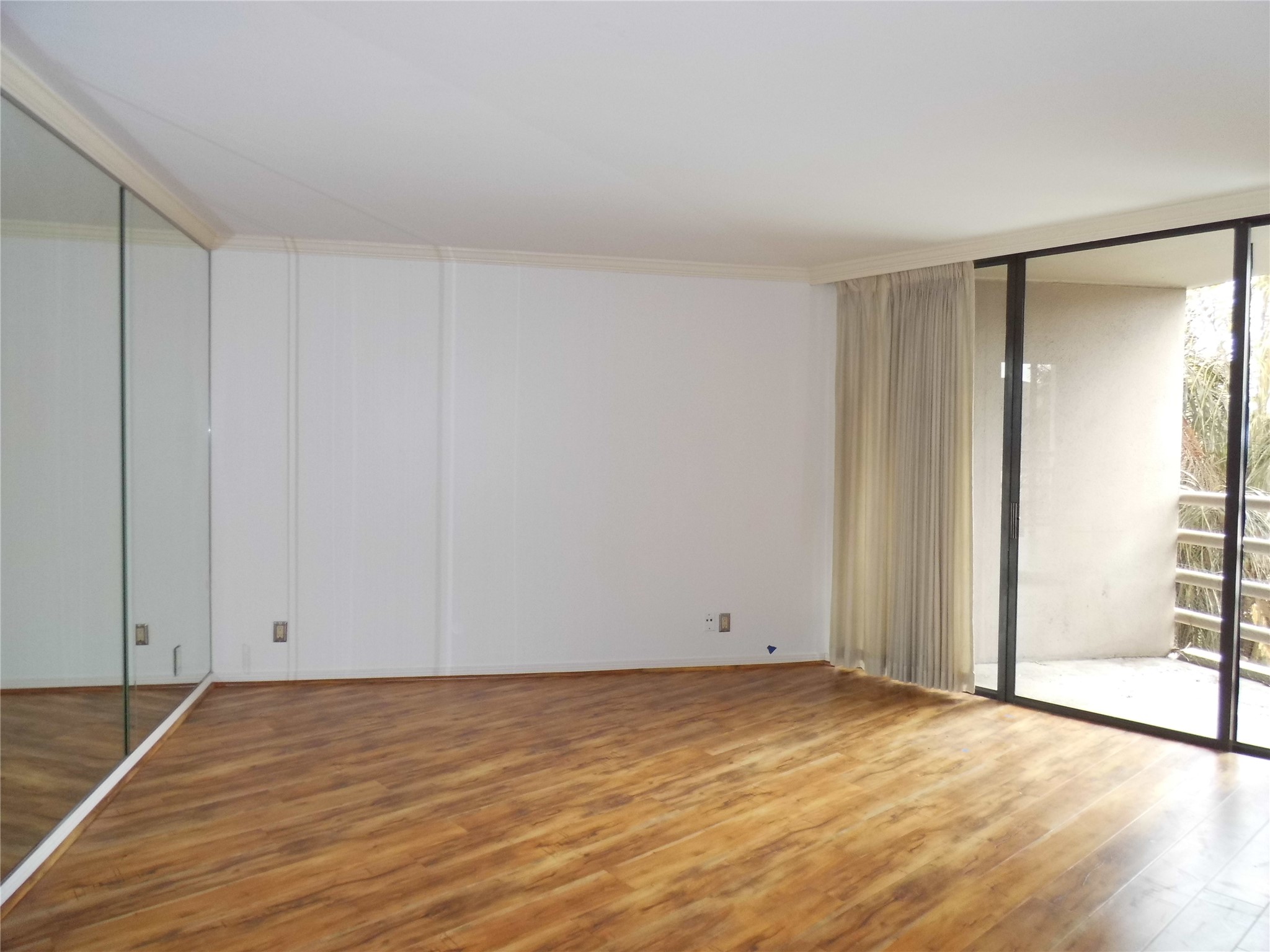 3525 Sage Road, Unit 318 Houston, TX 77056 - Photo 38 of 46 living room