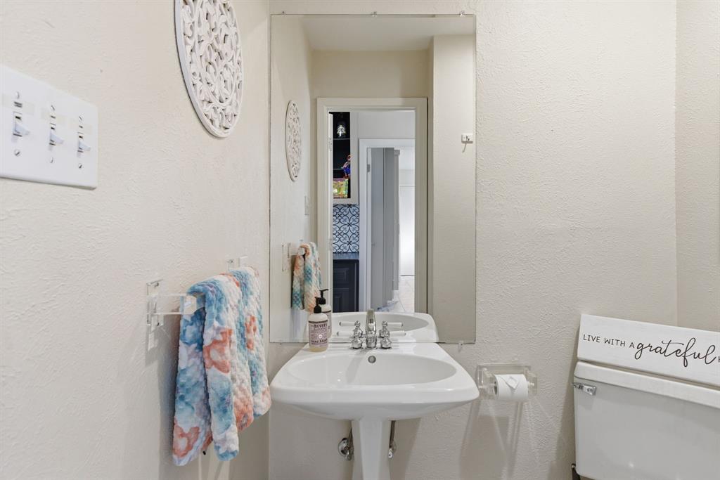 905 Crowley Road Arlington, TX 76012 - Photo 37 of 40