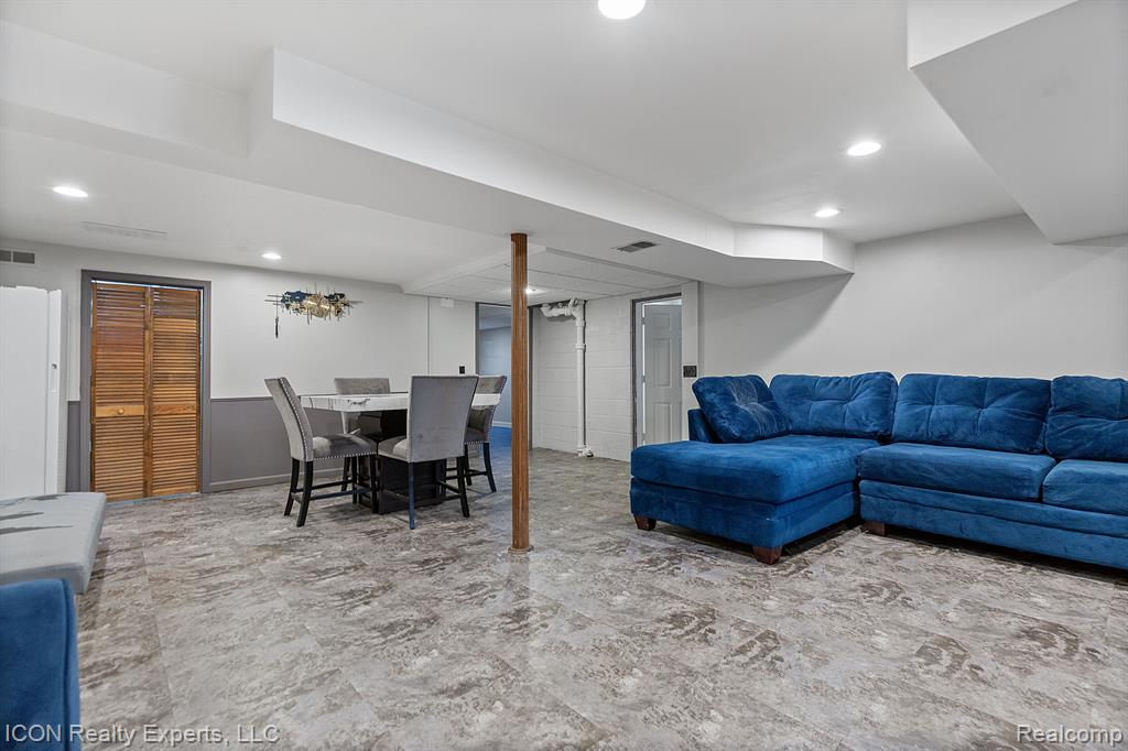 1533 Walton Boulevard Rochester Hills, MI 48309 - Photo 23 of 30