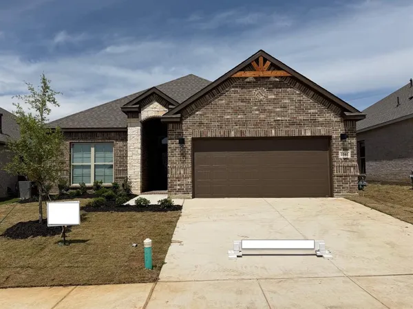 $349,500 | 1041 Nighthawk Trail, Alvarado, TX 76009