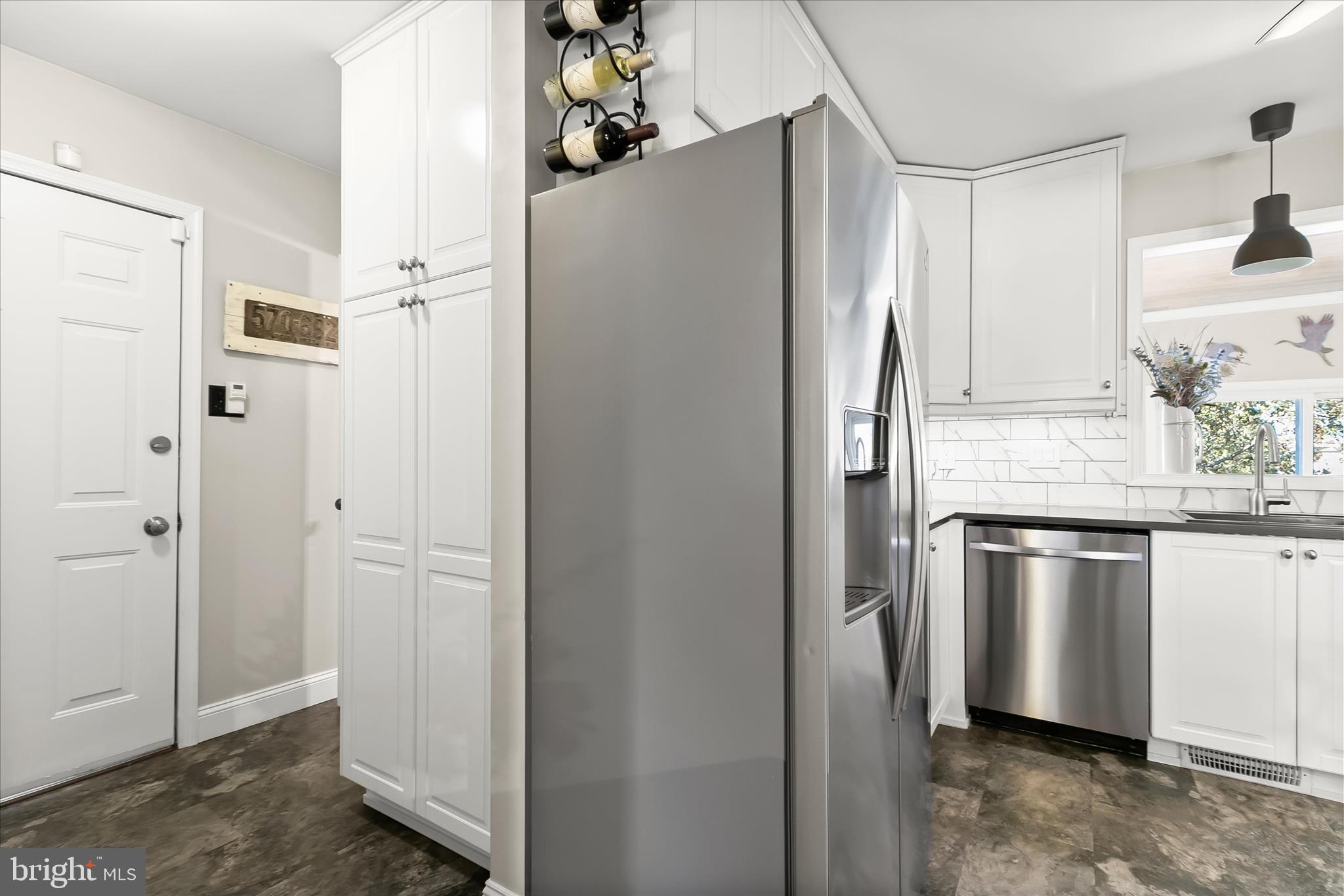 604 231st Street Pasadena, MD 21122 - Photo 5 of 39 Kitchen