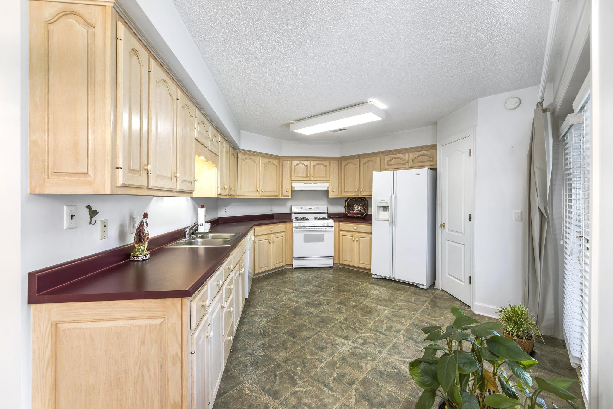 2903 Antioch Road Johnson City, TN 37604 - Photo 11 of 46 Kitchen