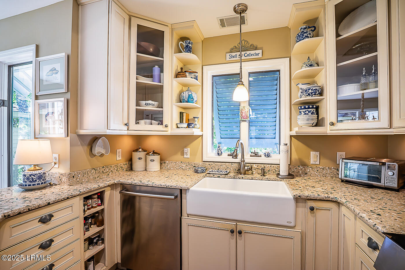 633 South Reeve Road St. Helena Island, SC 29920 - Photo 19 of 57 20 Kitchen
