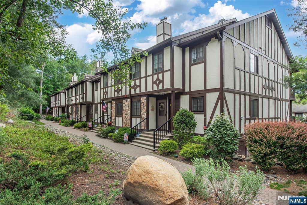309 Mark Twain Way Mahwah, NJ 07430 - Photo 1 of 21